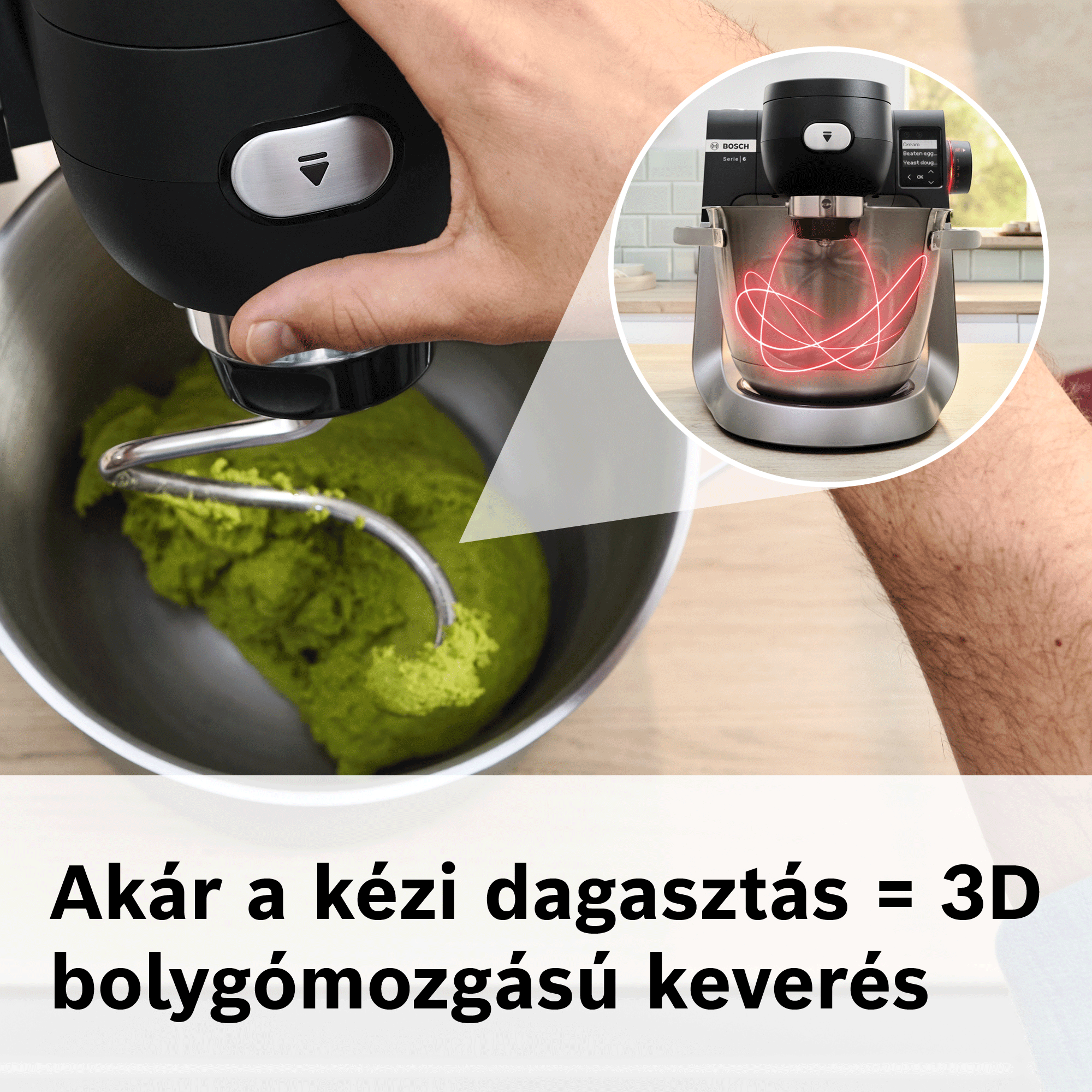 Kéz tart egy konyhai robotgépet dagasztókarral és zöld tésztával a tálban.