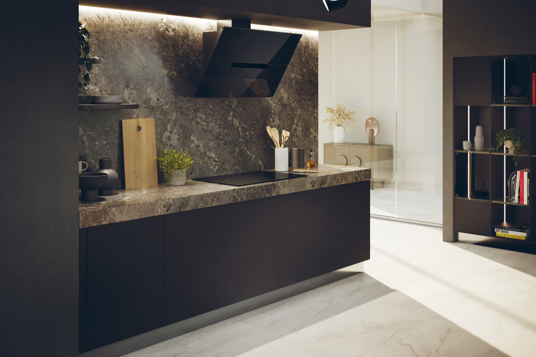 Una cocina oscura moderna con encimeras de mármol, gabinetes elegantes y estantes iluminados.