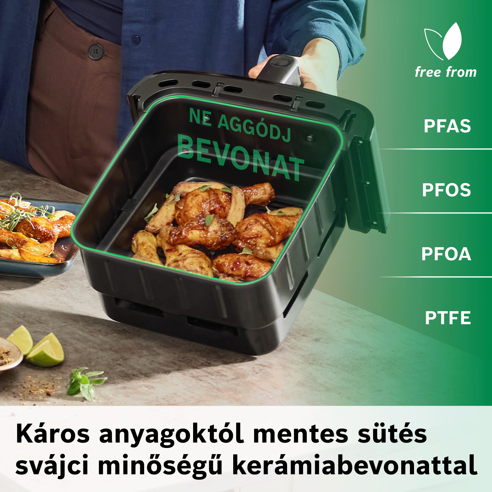 Egy ember levegősütő kosarat tart csirkével és krumplival, károsanyagmentes svájci kerámia bevonattal reklámozva.