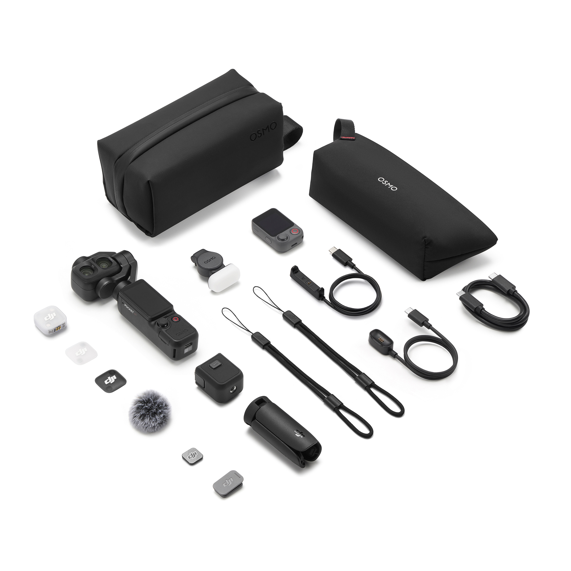 Beyaz zemin üzerinde çanta, mikrofon, kablolar ve mini tripod dahil aksesuarlarıyla DJI Osmo Pocket.