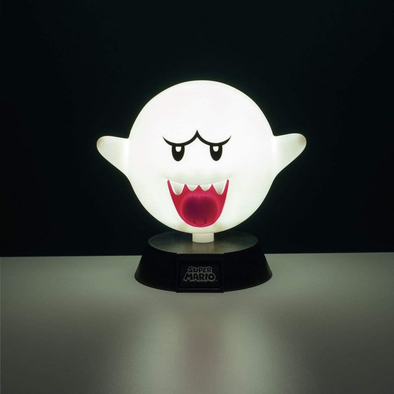 Una lámpara fantasma brillante de Super Mario Boo sobre fondo oscuro.