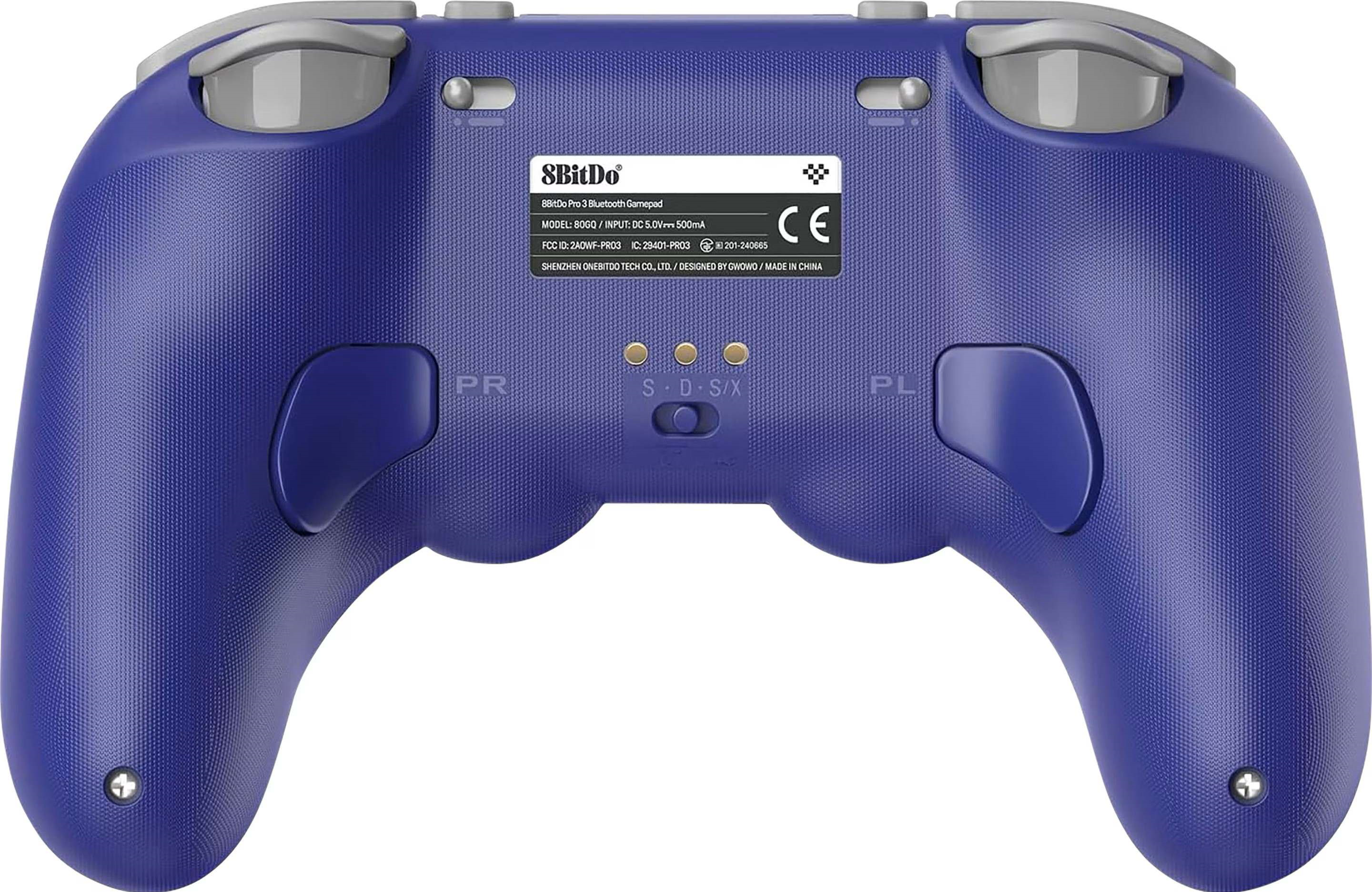 Retro di un controller Bluetooth viola 8BitDo Pro 3 con impugnatura e pulsanti grigi.