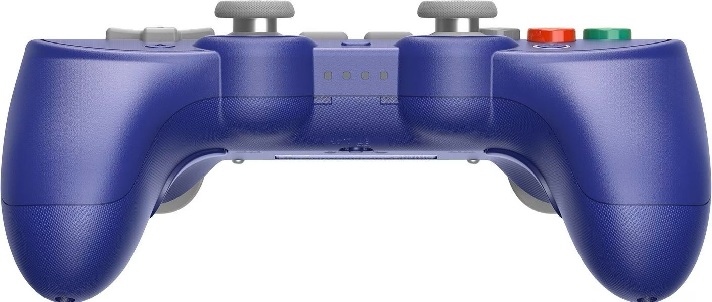 Vista frontale di un controller di gioco wireless blu con joystick grigi e pulsanti colorati su sfondo bianco.