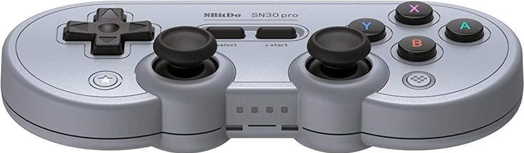 Controller Bluetooth grigio 8BitDo SN30 Pro con due levette analogiche, D-pad e pulsanti d'azione colorati.