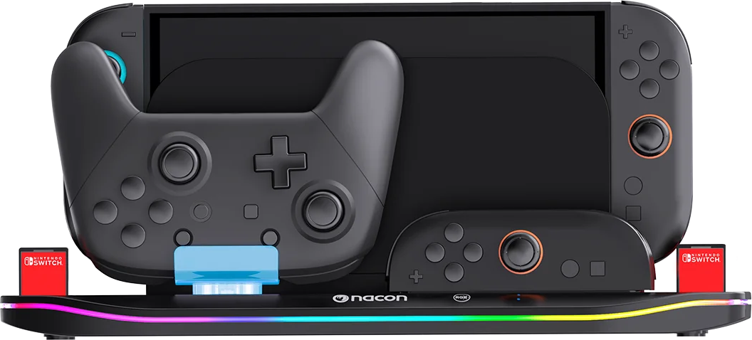 Una console Nintendo Switch nera in una base di ricarica illuminata con due controller.