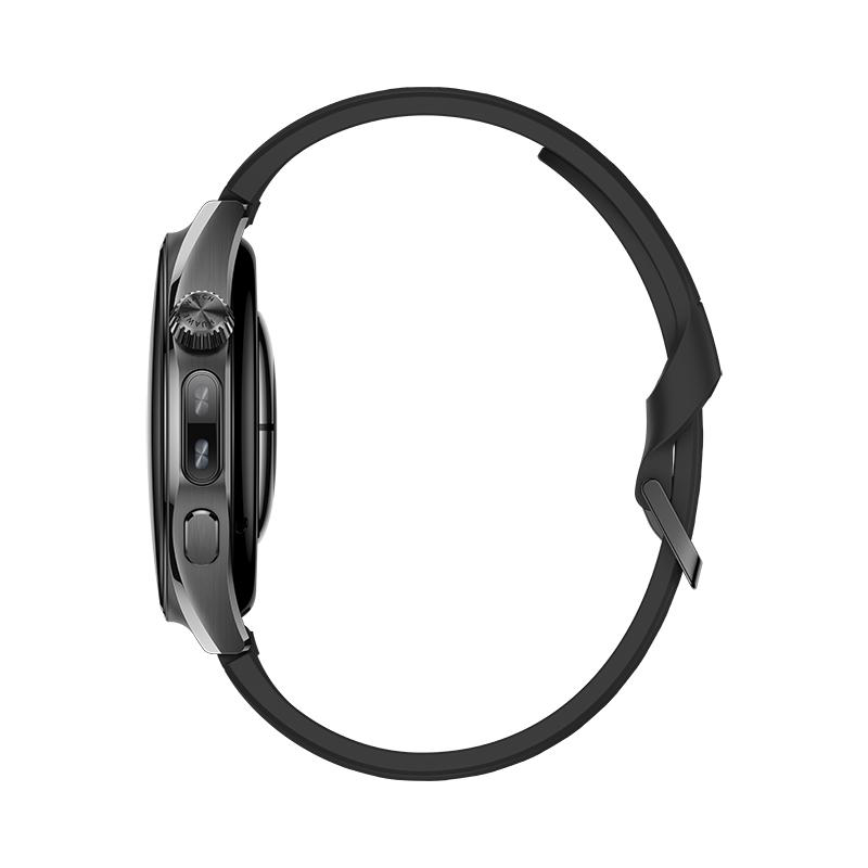 Eine schwarze Smartwatch mit einem Metallgehäuse und einem Silikonarmband, von der Seite auf weißem Hintergrund.