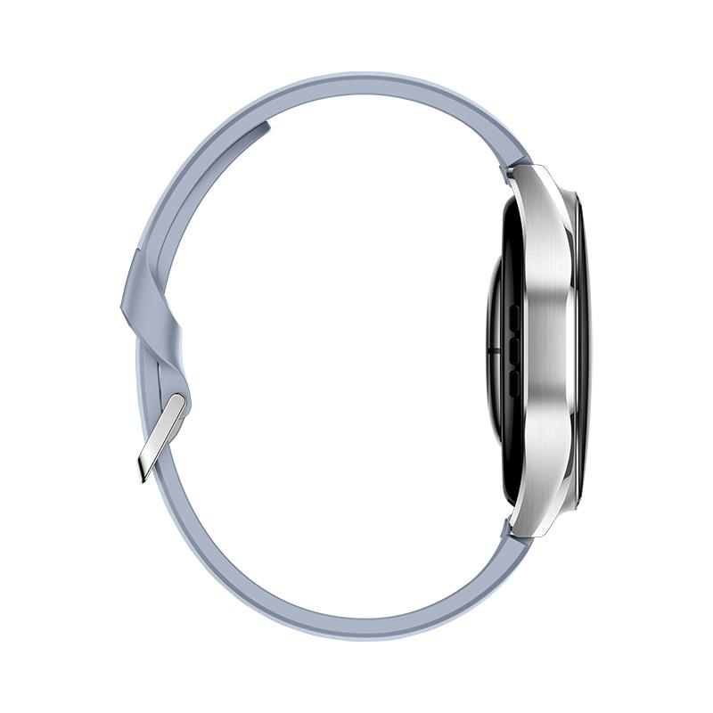 Eine silberne Smartwatch mit hellblauem Silikonarmband, von rechts vor weißem Hintergrund.