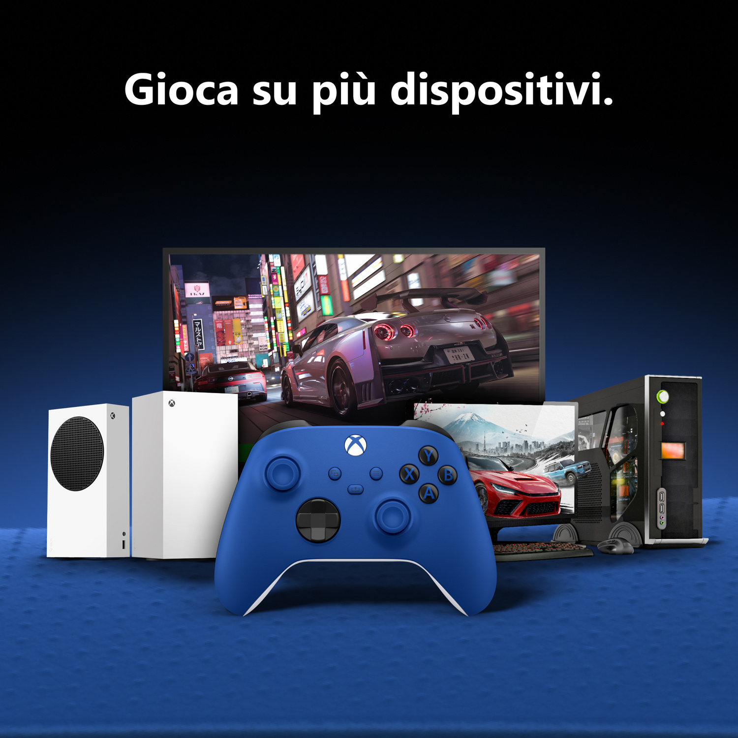 Controller Xbox blu in primo piano, affiancato da console, PC e schermi con giochi di corse su sfondo scuro.