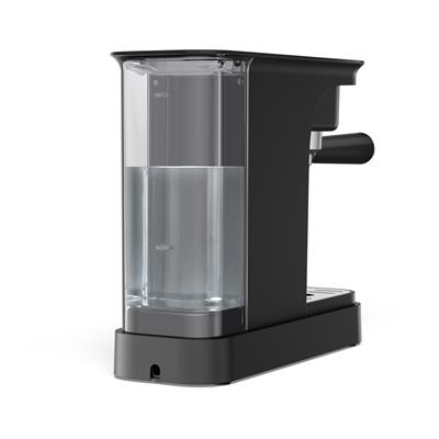 Schwarze Espressomaschine mit einem transparenten Wassertank auf einer weißen Oberfläche.