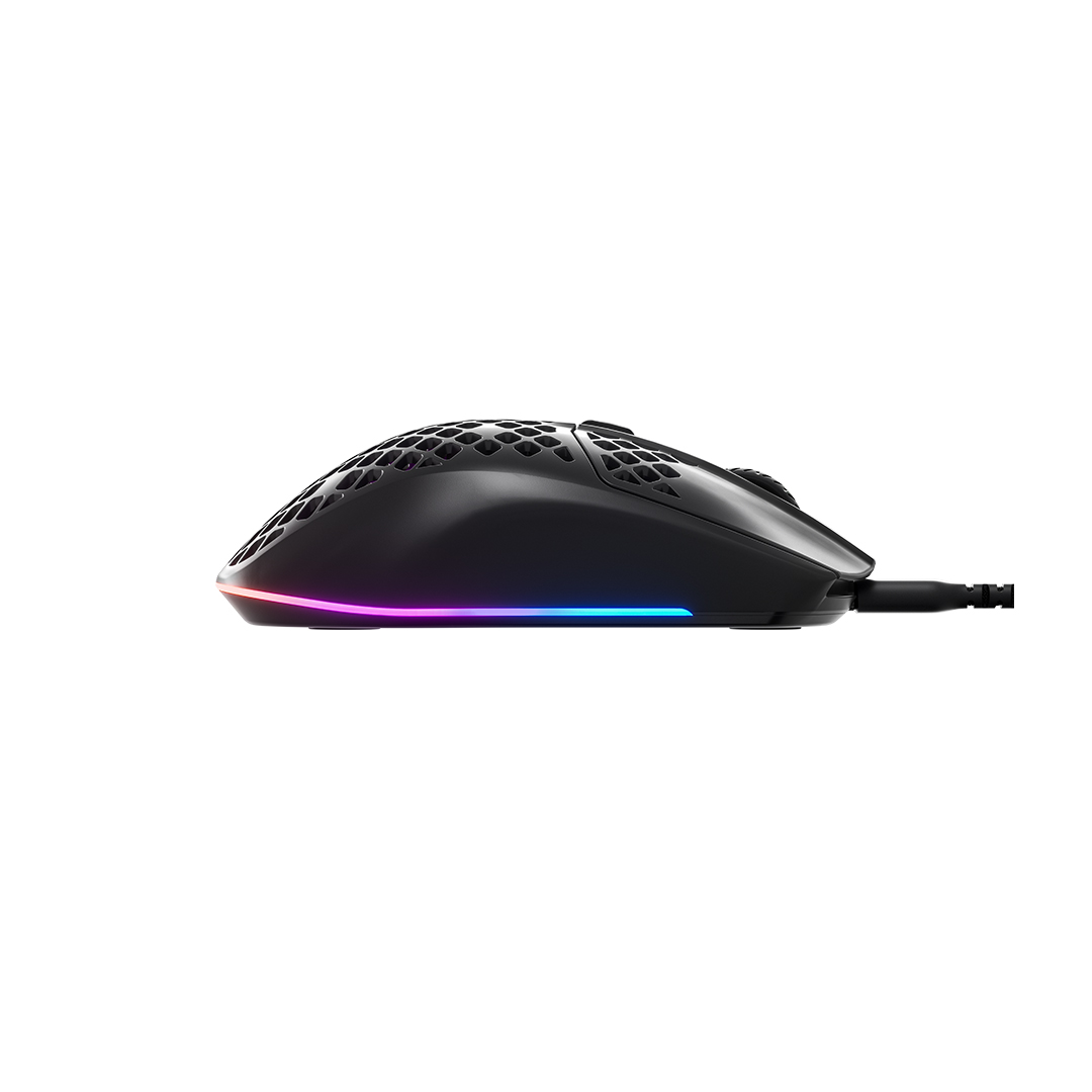 Petek desenli ve altta RGB aydınlatmalı siyah oyuncu faresi.