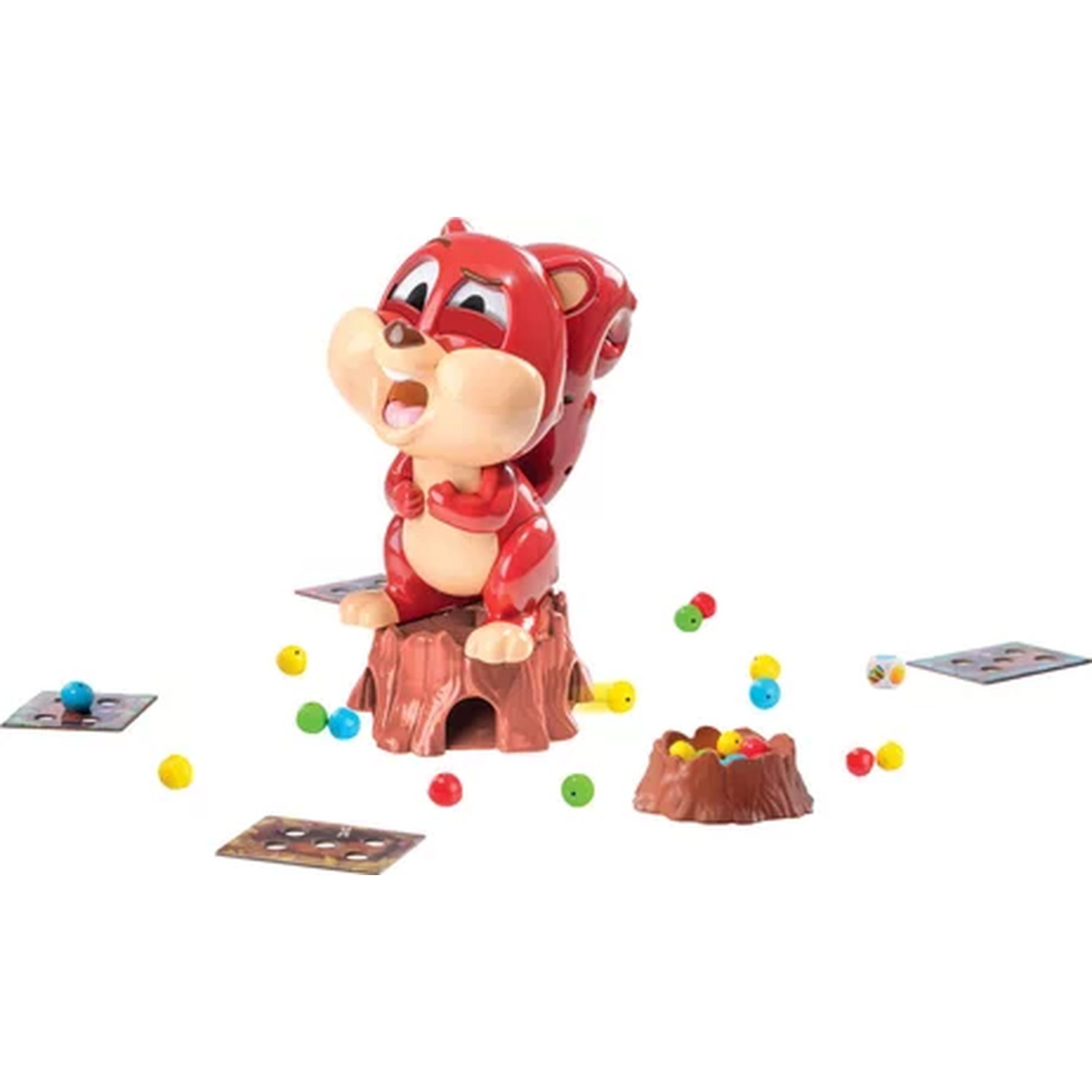 Een rood eekhoorntjes speelgoed op een boomstronk met kleurrijke kralen en kaarten op een witte achtergrond.