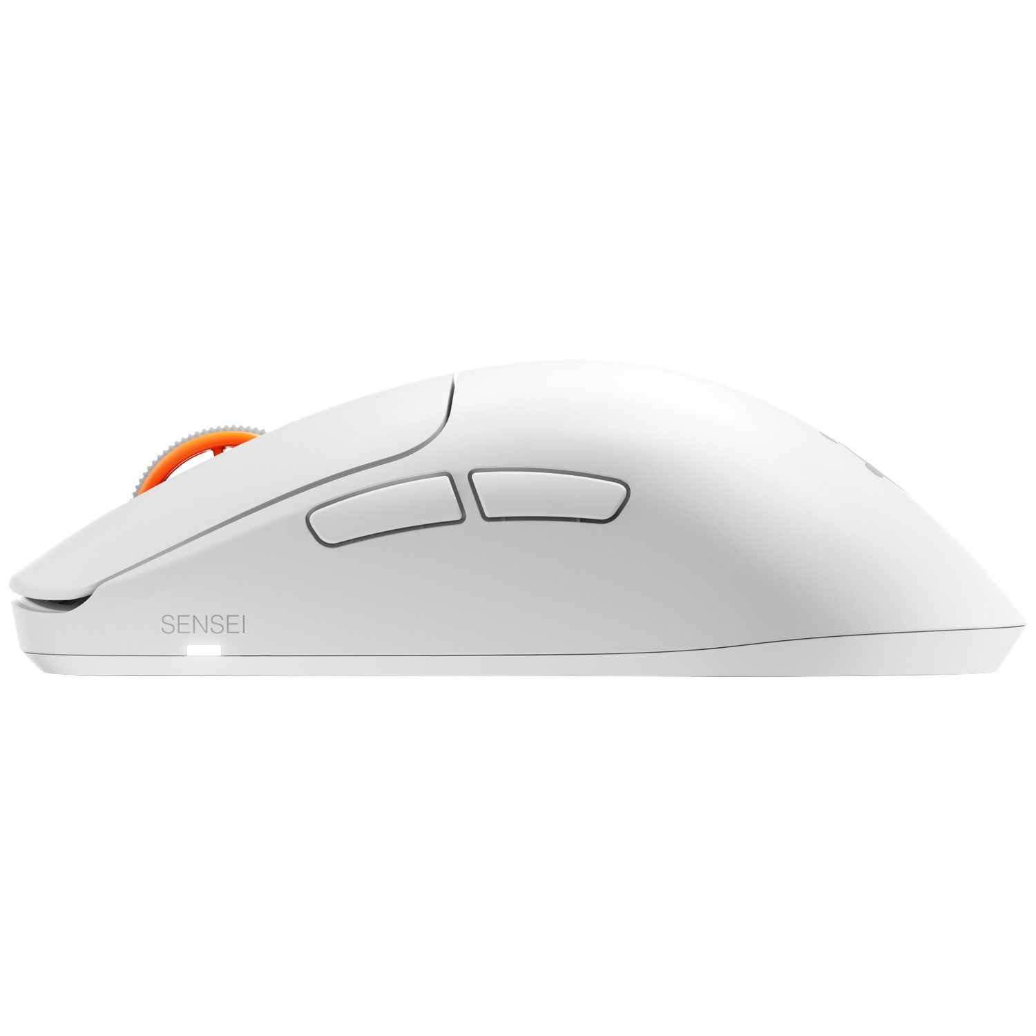 Een witte gamingmuis met een oranje scrollwiel, zijknoppen en de tekst Sensei.