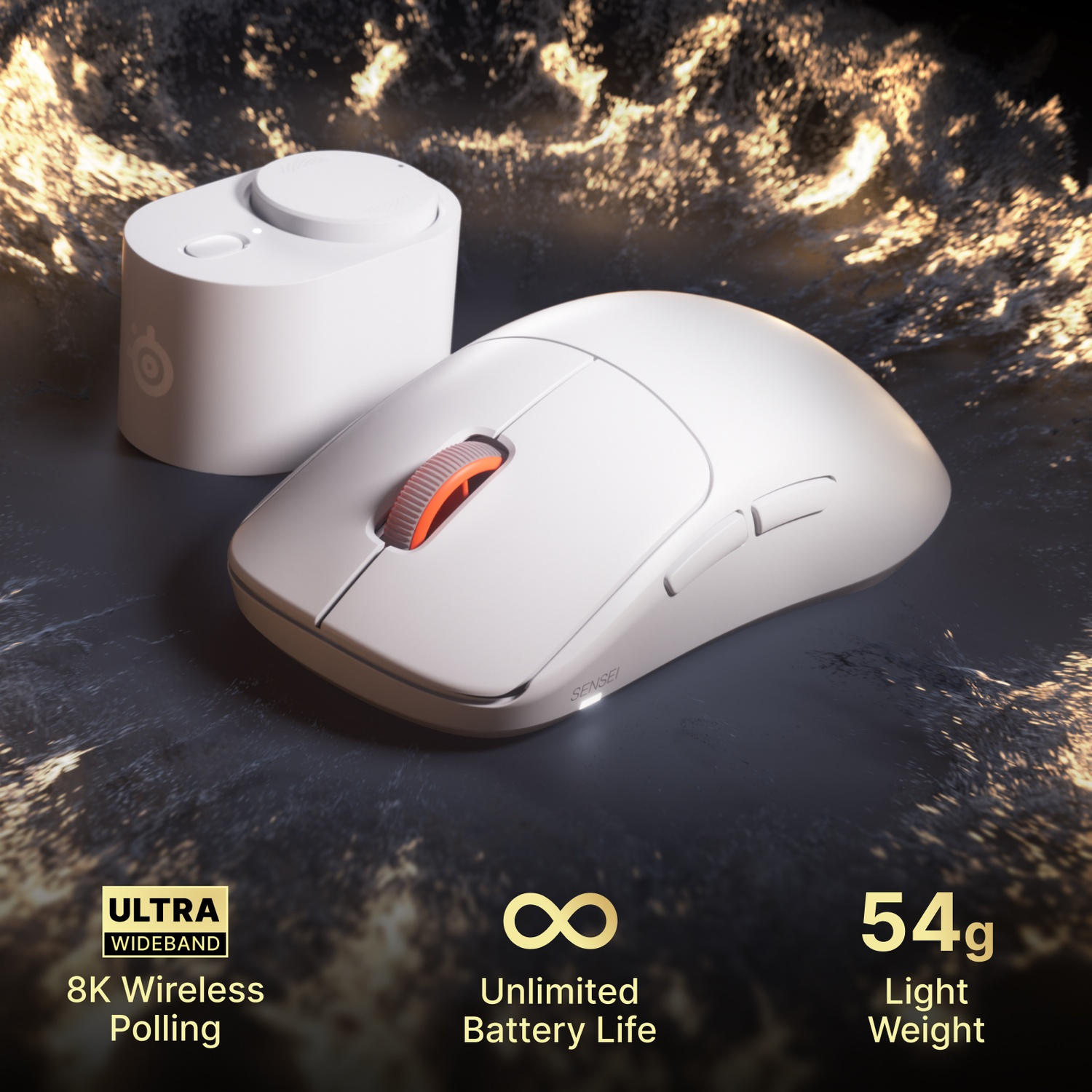 Witte draadloze gamingmuis en oplaadstation op een donkere achtergrond met goudlichteffecten.