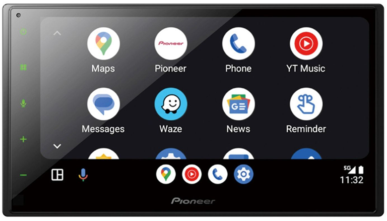 Pioneer autós információs-szórakoztató képernyő Android Auto alkalmazásikonokkal és alsó navigációs sávval.