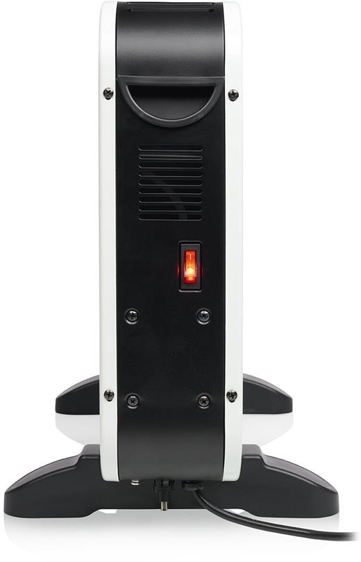 Vue arrière d'un radiateur soufflant noir et blanc avec un interrupteur rouge allumé.