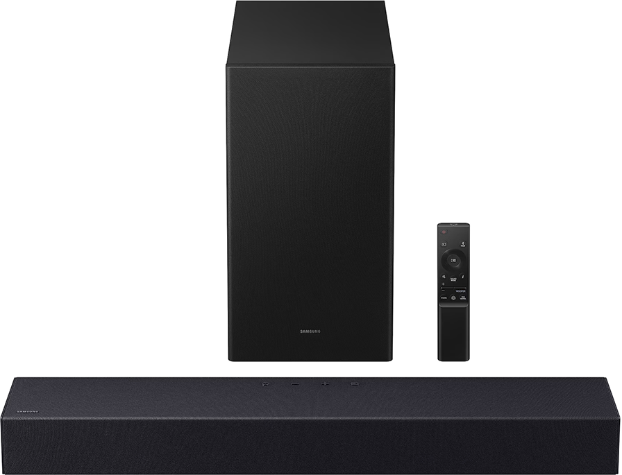 Egy fekete Samsung hangprojektor mélysugárzóval és távirányítóval fehér háttér előtt.
