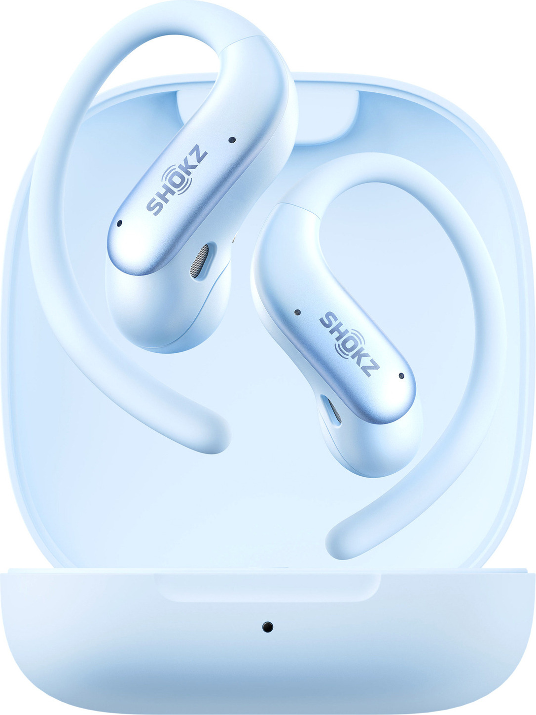 Hellblaue Shokz Open-Ear-Kopfhörer mit Ohrbügeln in einer passenden Ladebox.