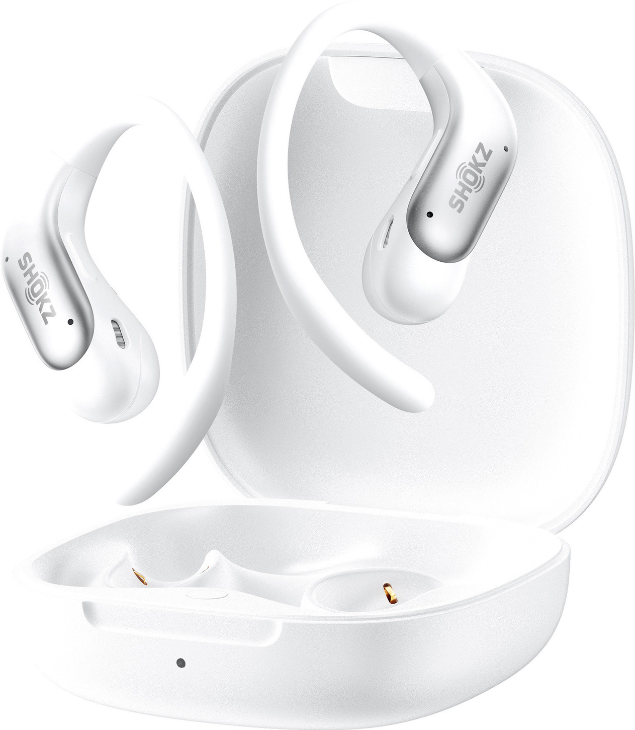 Weiße Shokz Open-Ear-Kopfhörer über ihrem offenen, passenden Ladecase vor weißem Hintergrund.