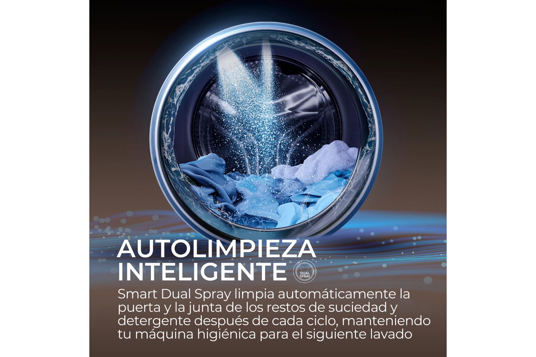 Tambor de lavadora rociando agua sobre ropa con texto sobre Smart Dual Spray.