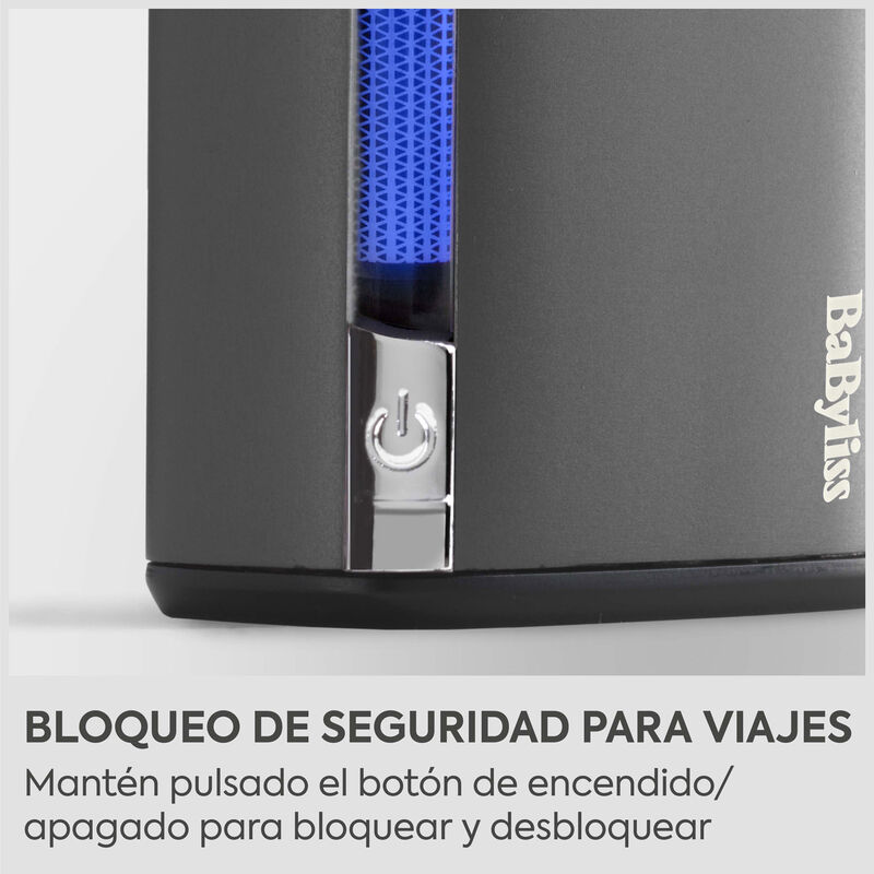 Aparato BaByliss gris con botón de encendido plateado y barra de luz azul; texto de bloqueo de viaje abajo.