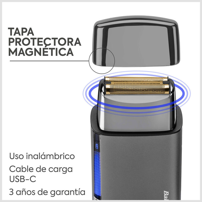 Afeitadora eléctrica gris con tapa protectora magnética, carga USB-C y texto en español sobre fondo blanco.