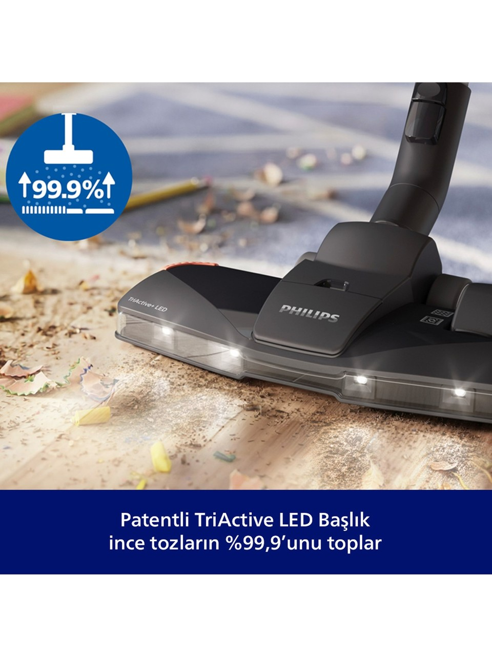 Philips TriActive LED süpürge başlığı yerdeki tozları topluyor.