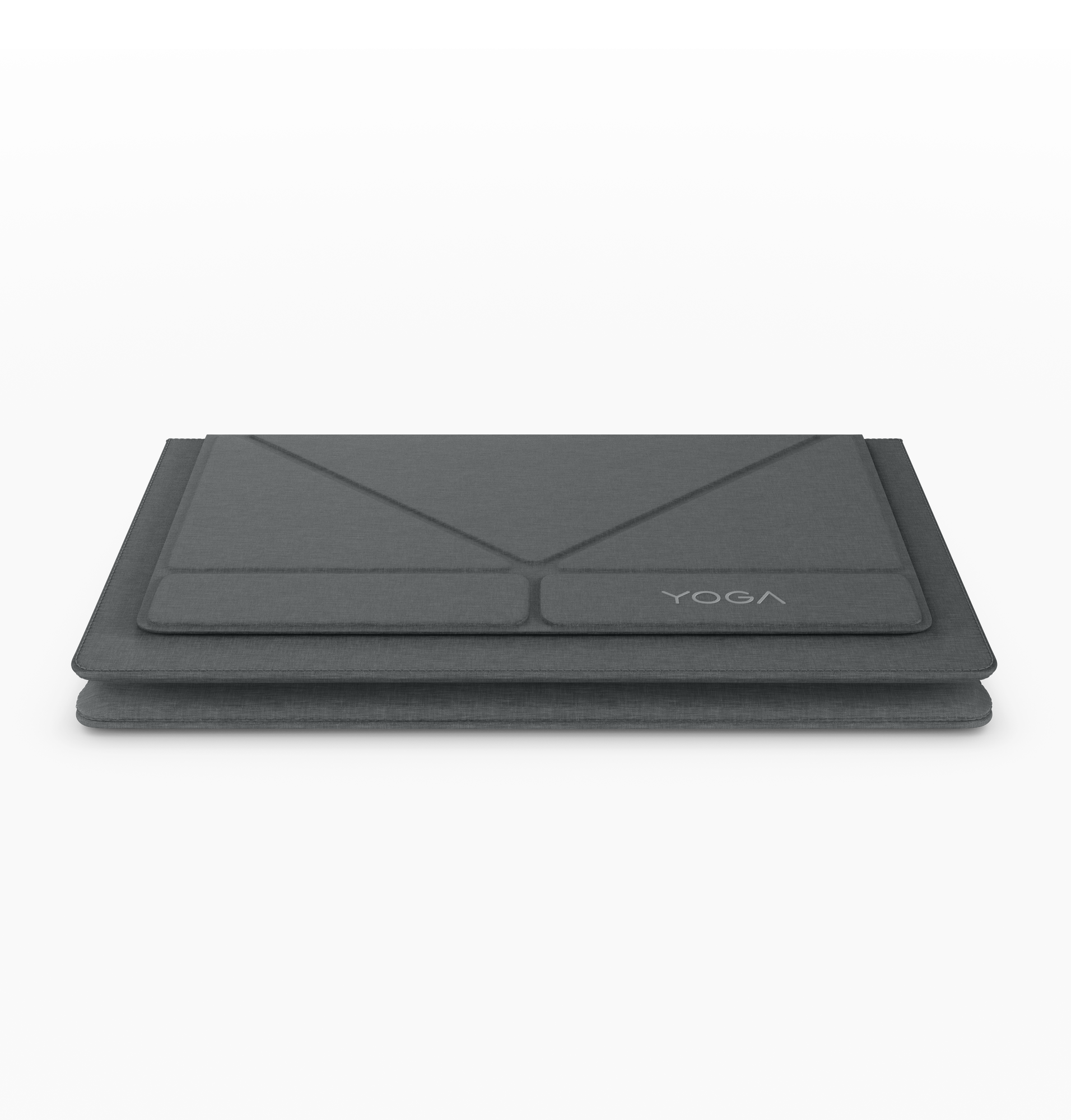 Estuche de tela gris cerrado con el texto YOGA sobre fondo negro.