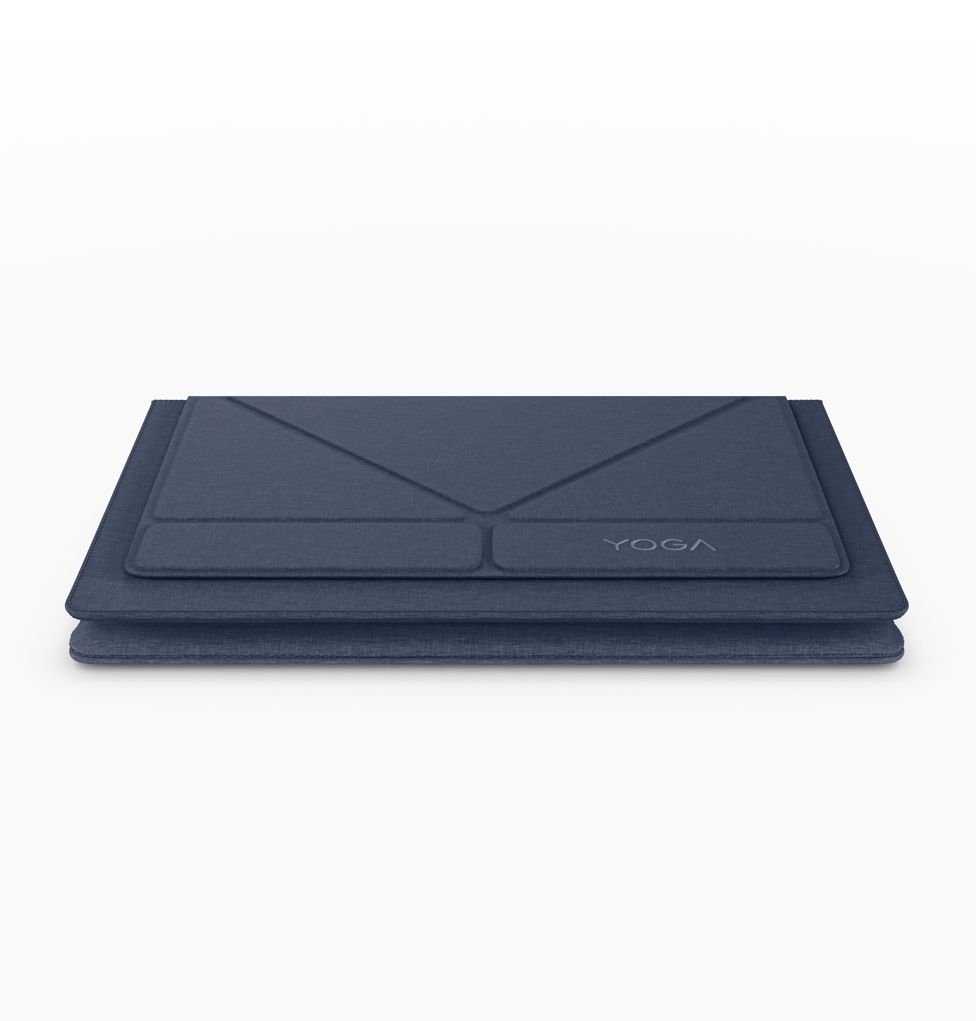 Funda de tela azul cerrada con el texto YOGA sobre fondo negro.