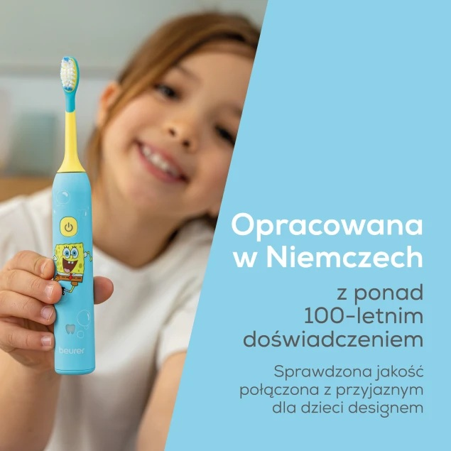 Dziecko trzyma niebieską szczoteczkę elektryczną z motywem SpongeBoba.