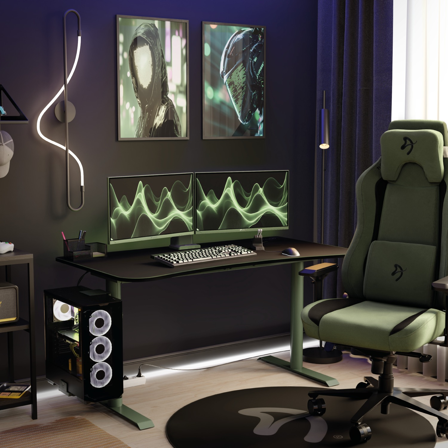 Gaming-Zimmer mit Schreibtisch, zwei Monitoren, PC, grünem Stuhl, Wandkunst und Neonlicht.