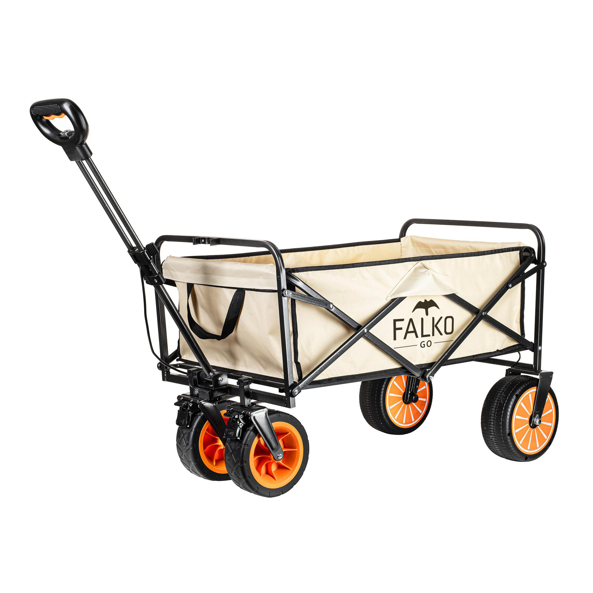 Ein beiger Bollerwagen mit schwarzem Gestell, schwarzem Griff und orangefarbenen Rädern vor weißem Hintergrund.