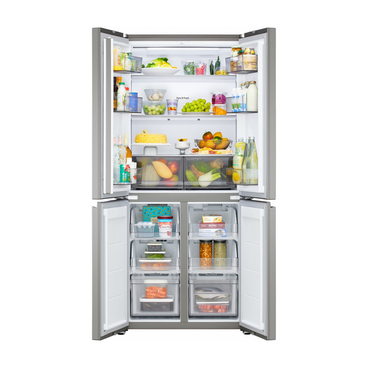 Un frigorifero multiporta aperto pieno di cibo fresco, frutta, verdura, bottiglie e cassetti del freezer.