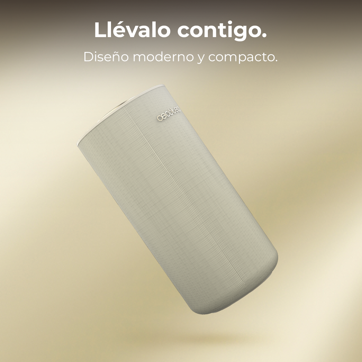 Un altavoz bluetooth cilíndrico beige flota sobre fondo dorado con texto promocional en español.
