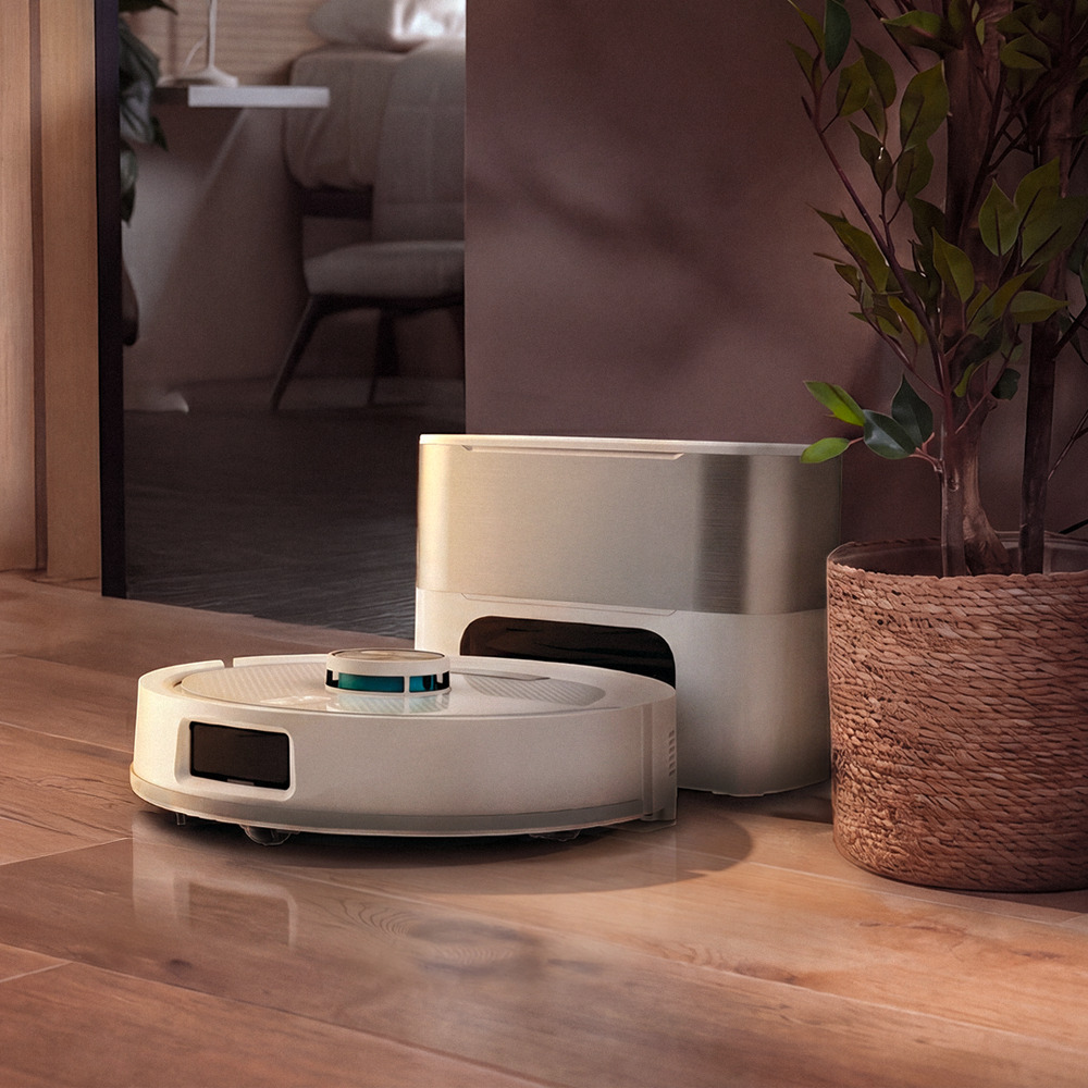 Un robot aspirador blanco descansa en un suelo de madera junto a su base de carga y una planta.