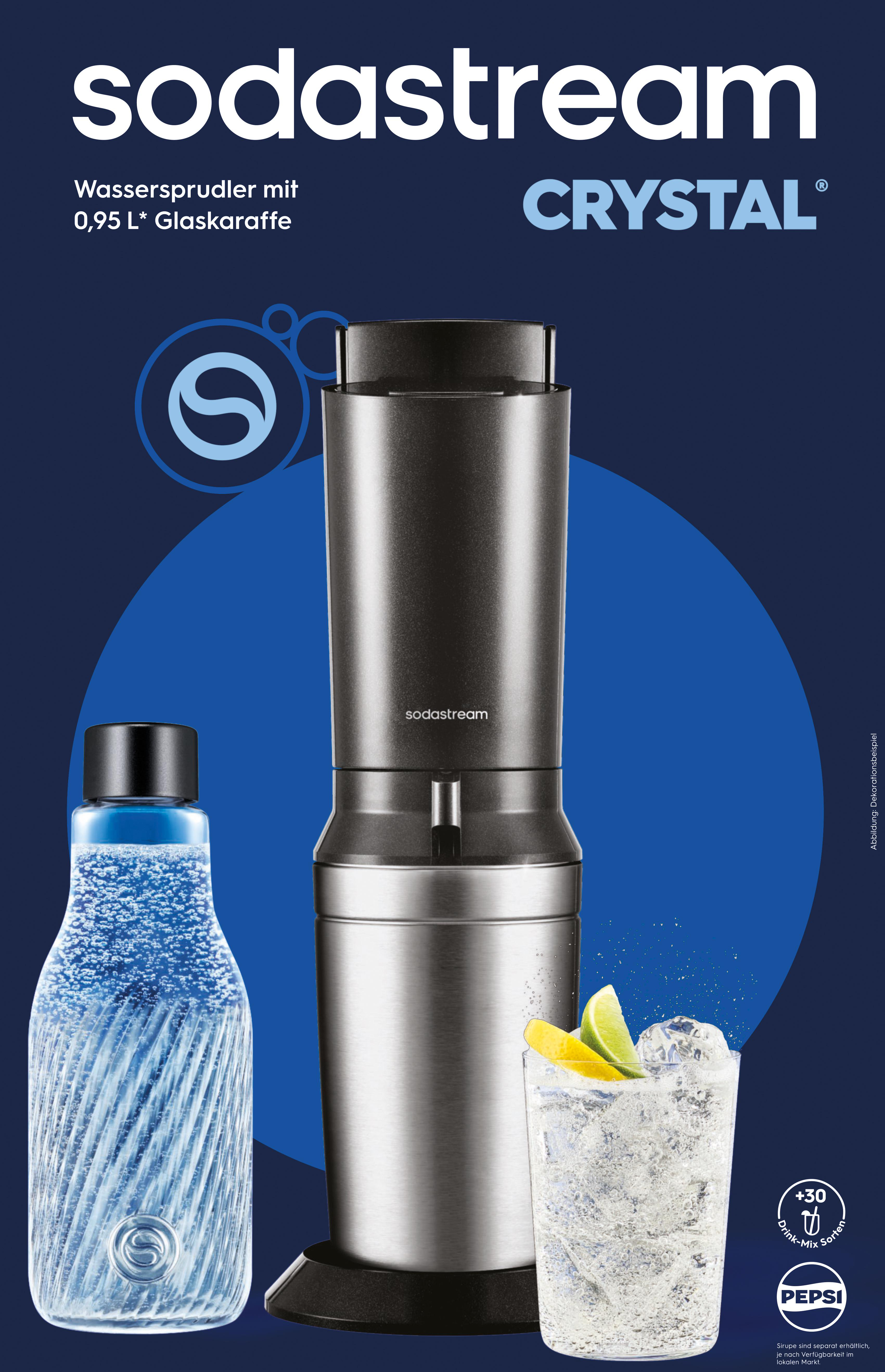 Sodastream Crystal Wassersprudler mit Glasflasche und einem Glas Soda mit Limette und Eis.