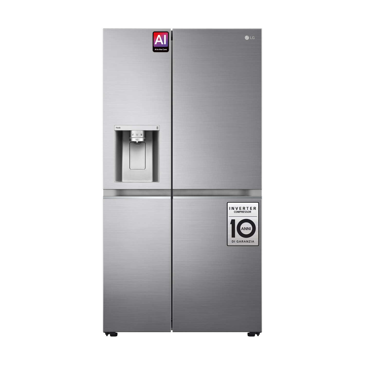 Un frigorifero side-by-side LG argentato con distributore d'acqua e adesivi di IA e garanzia di 10 anni.
