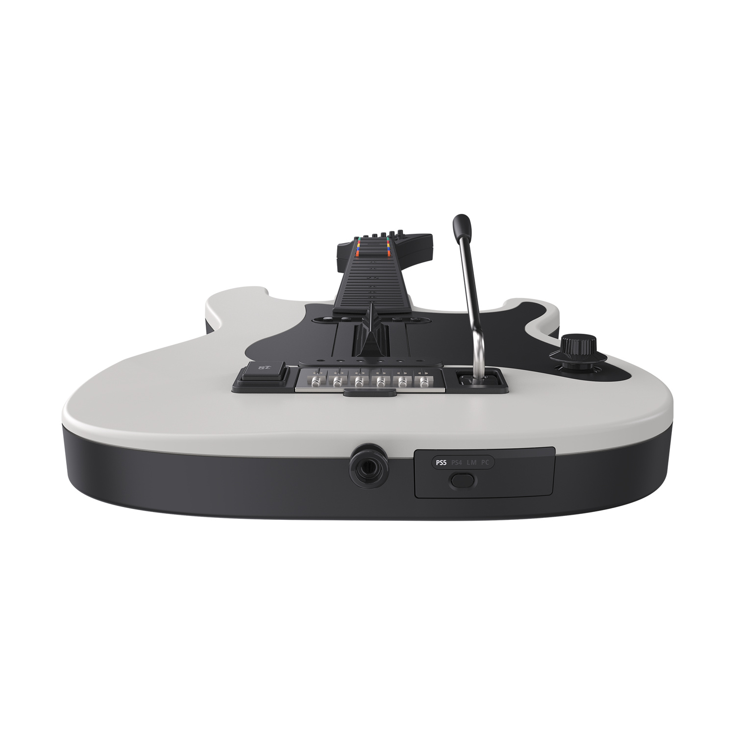 Una chitarra per videogiochi bianca e nera con pulsanti, leva del vibrato e interruttore su sfondo bianco.
