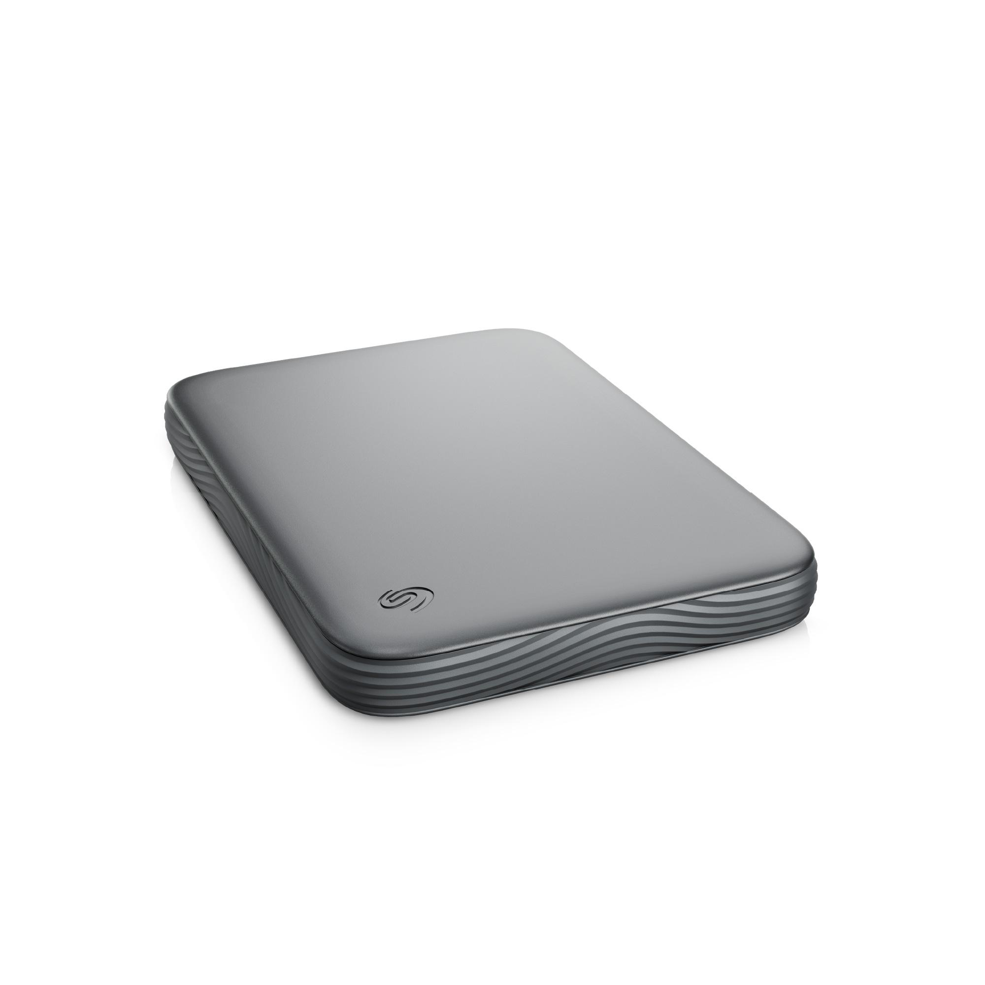 Eine schlichte, graue externe Seagate-Festplatte mit strukturiertem Wellenmuster liegt auf weißem Hintergrund.