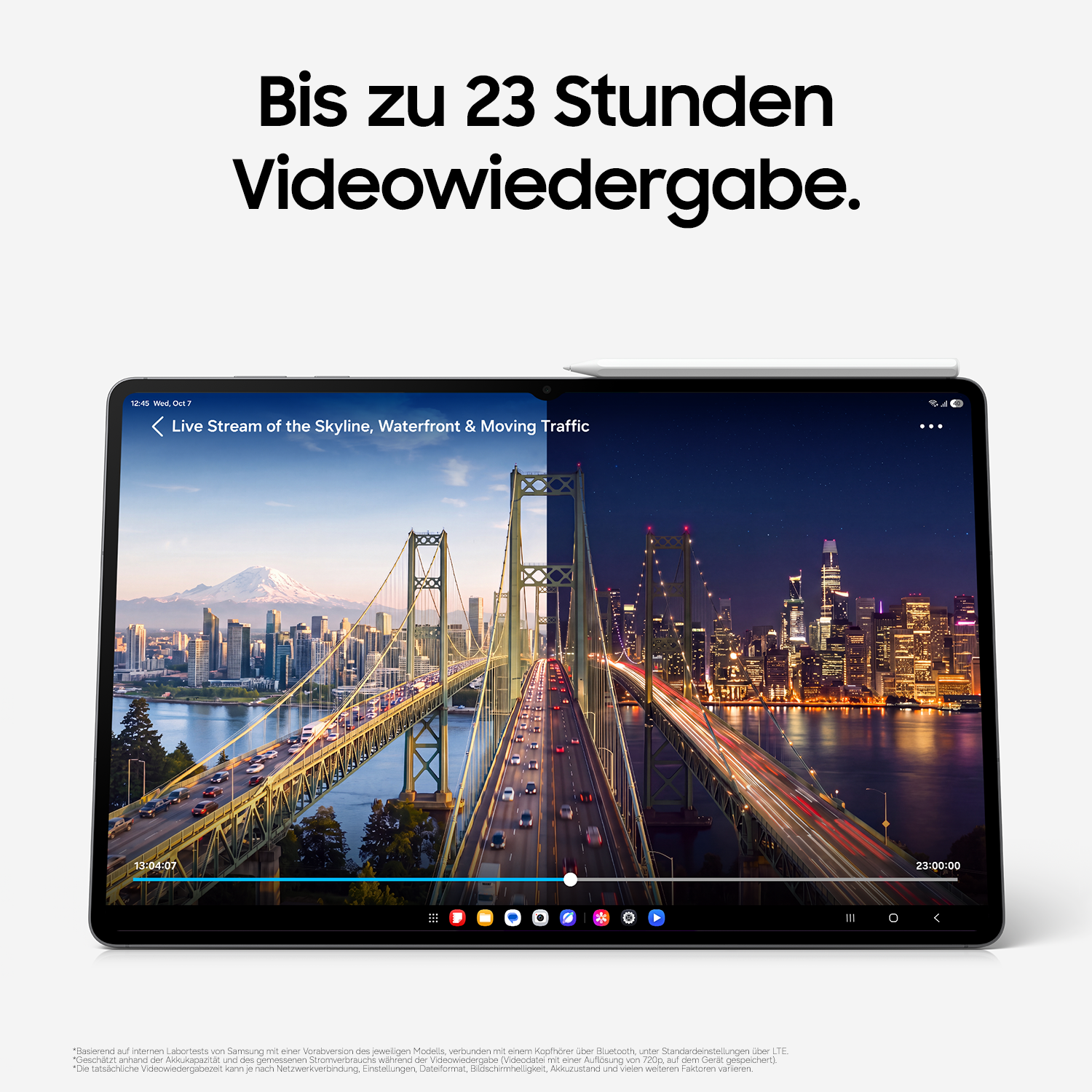Ein Tablet zeigt ein Video einer Skyline und einer Brücke bei Tag und Nacht.