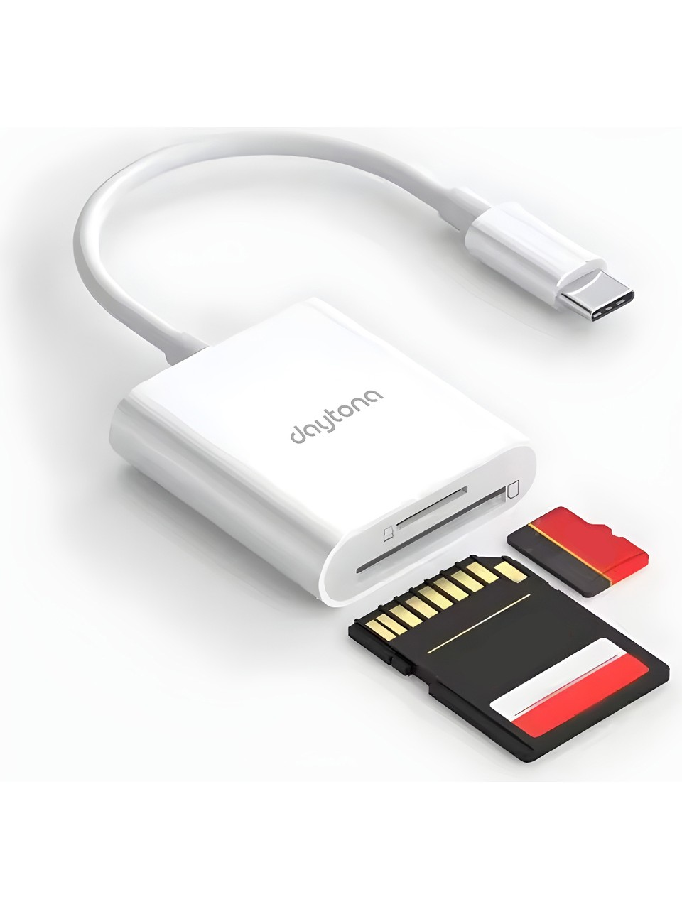 Açık arka planda SD ve microSD kartlı beyaz Daytona USB-C kart okuyucu.