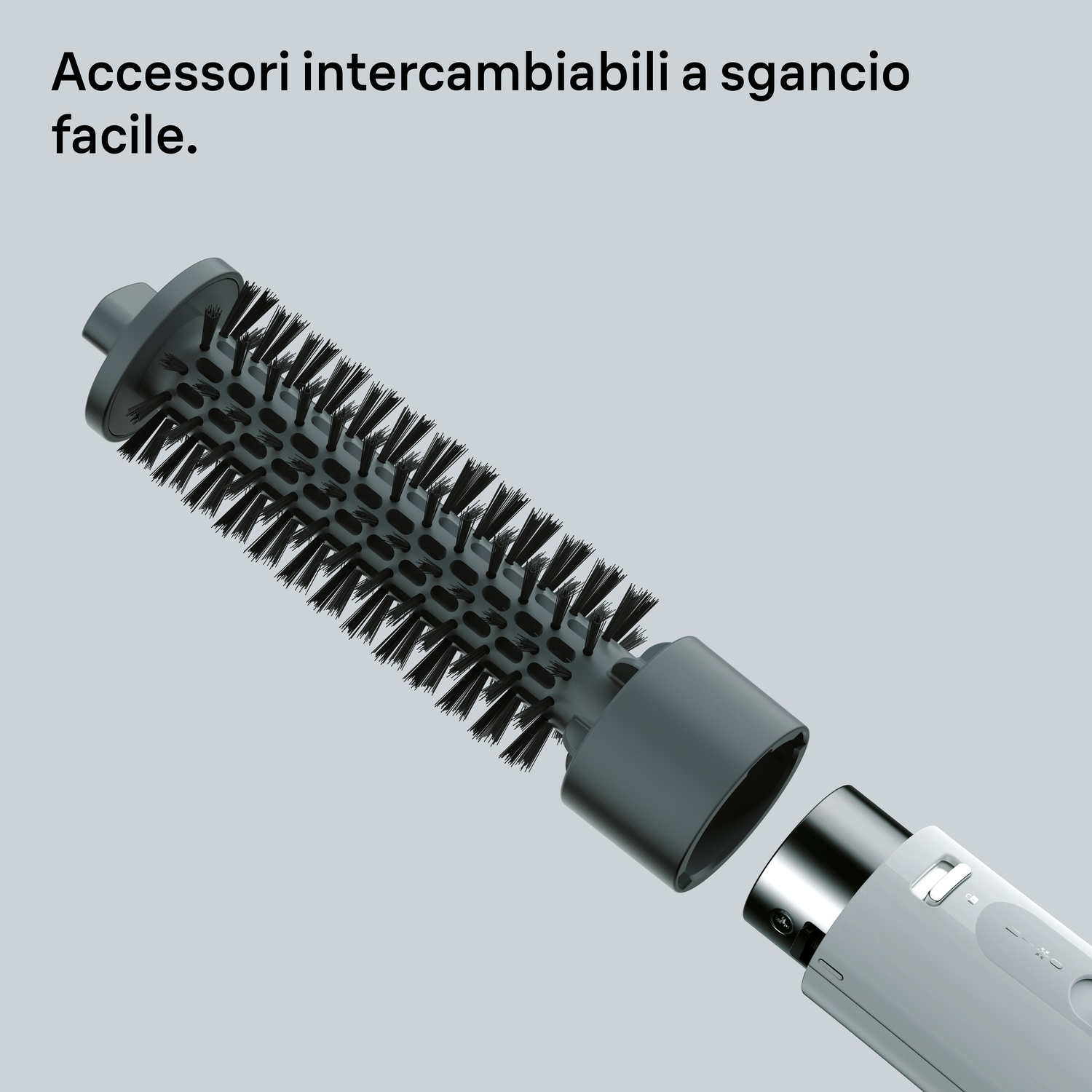 Accessori intercambiabili a sgancio facile con spazzola tonda grigia e manico bianco.