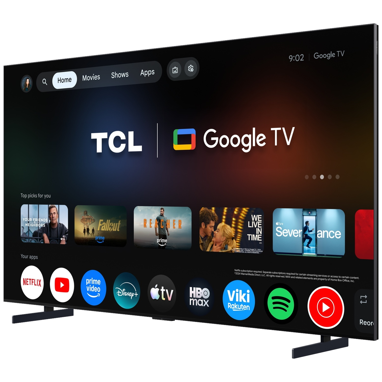 Een TCL Google TV toont het startscherm met aanbevelingen en logo's van streaming-apps.