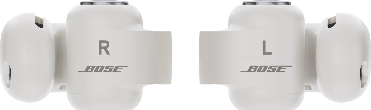 Zwei weiße Bose In-Ear-Kopfhörer mit den Kennzeichnungen R und L vor weißem Hintergrund.