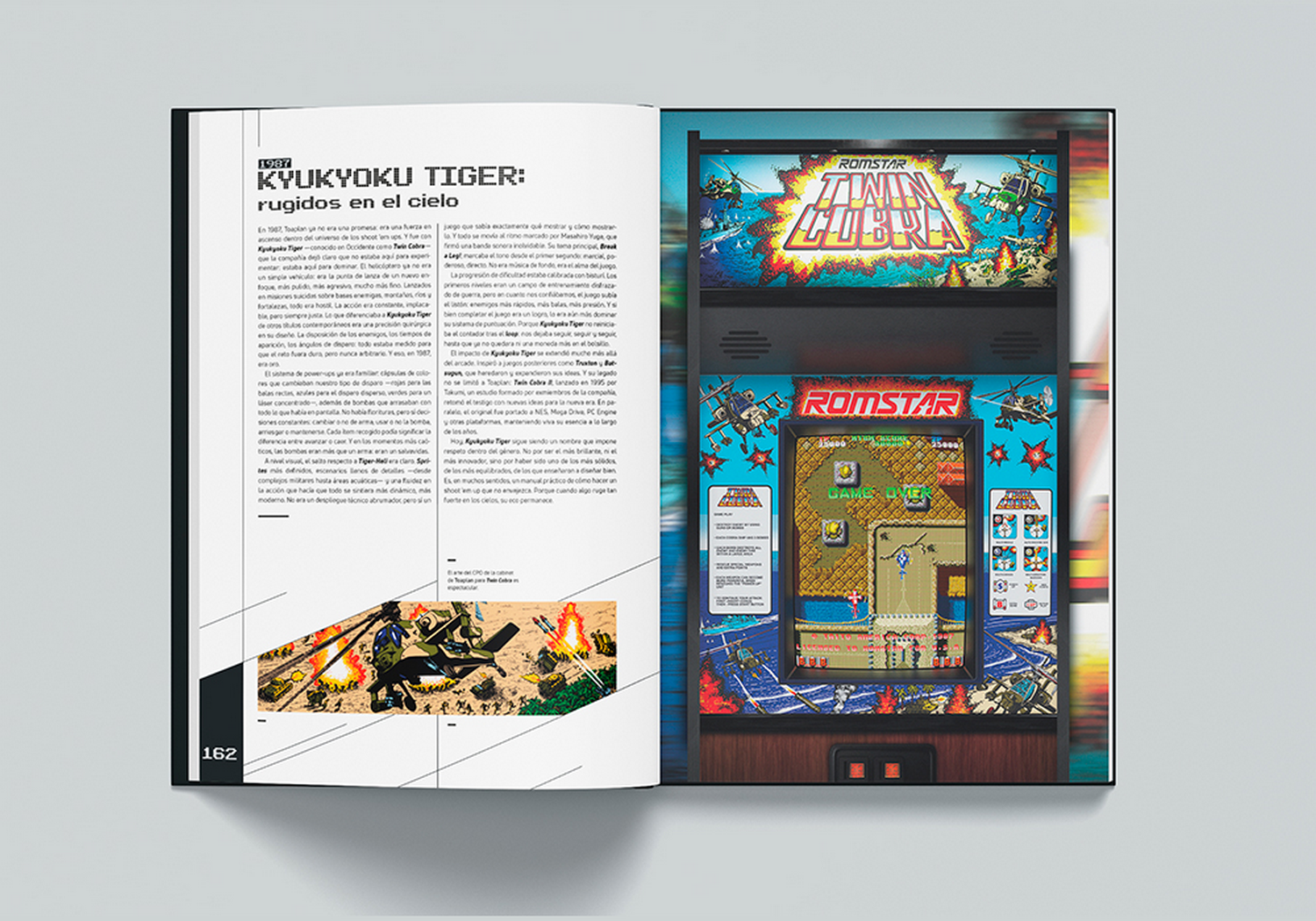 Un libro abierto muestra texto e imágenes de un juego de arcade Twin Cobra en la página derecha.