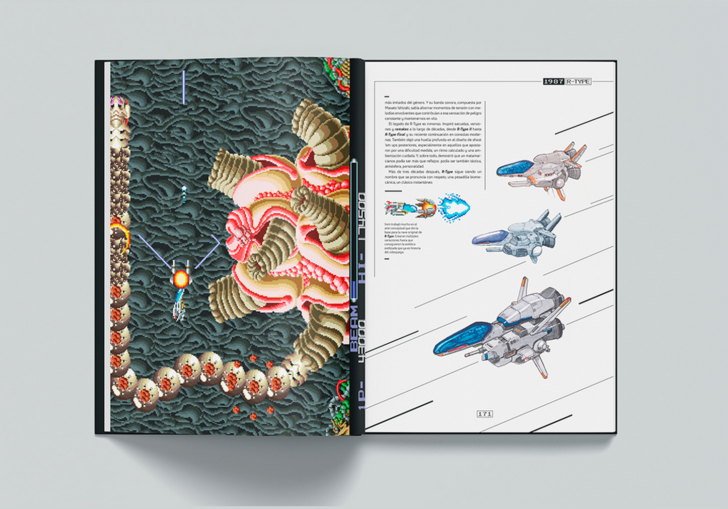 Un libro abierto muestra escenas de videojuegos pixel art a la izquierda y bocetos de naves con texto a la derecha.