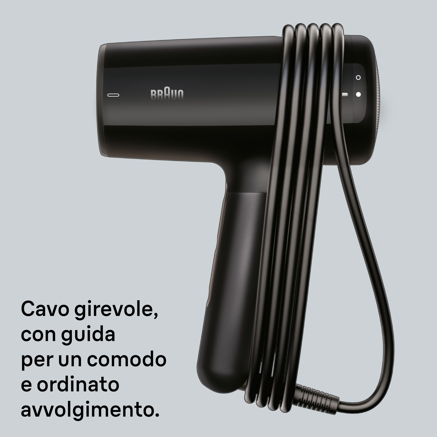 Un asciugacapelli Braun nero con il cavo avvolto ordinatamente intorno al corpo su sfondo grigio chiaro.