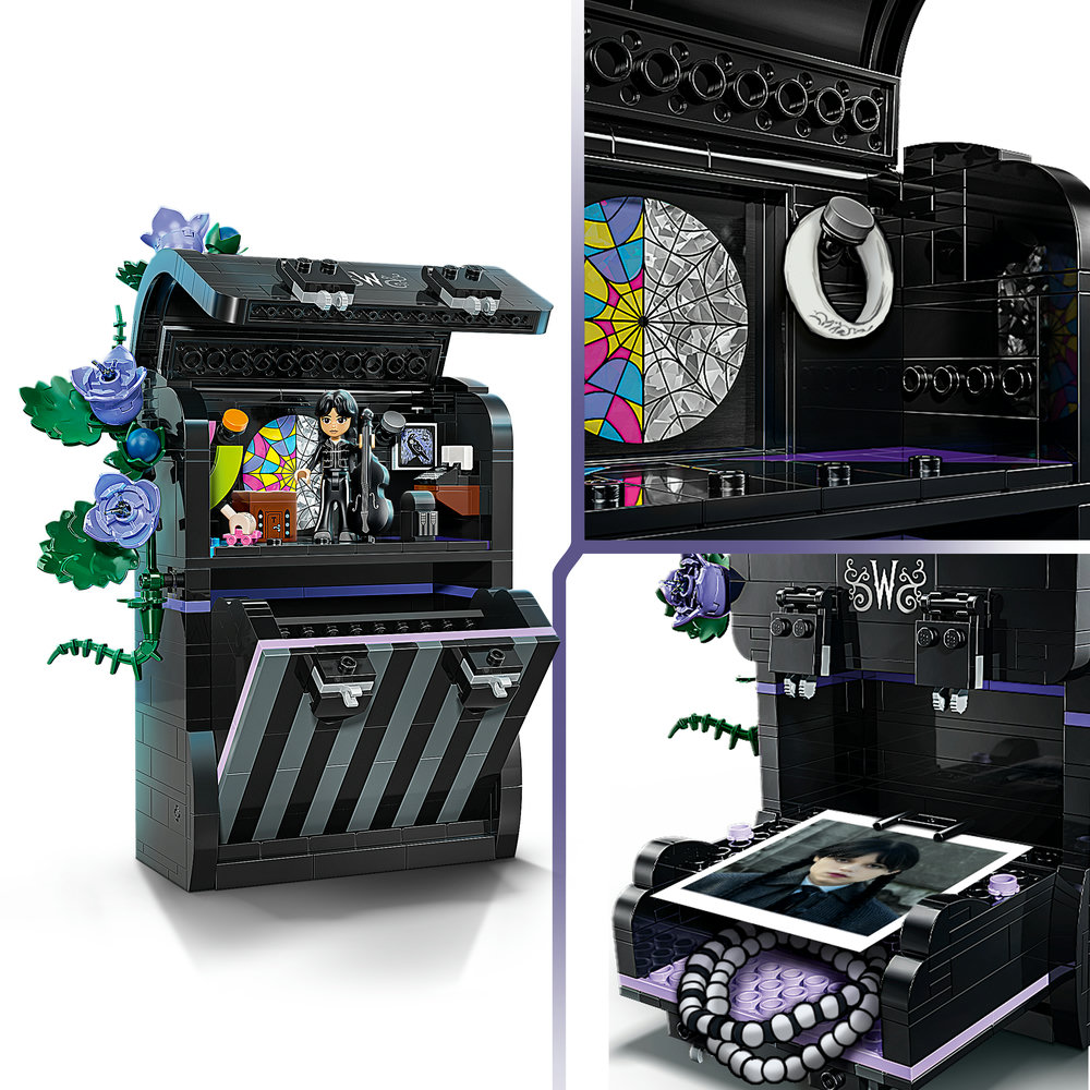Ein Lego Wednesday Addams Set mit offener Truhe, violetter Rose, Figur, Buntglasfenster und geheimen Fächern.