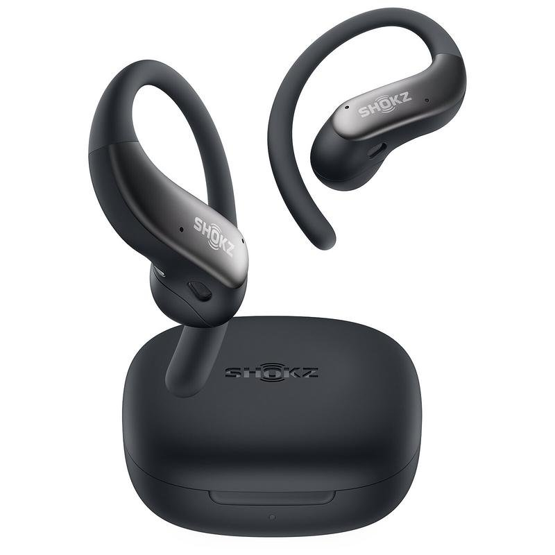 Auriculares negros Shokz OpenFit con ganchos para las orejas y estuche de carga sobre fondo blanco.