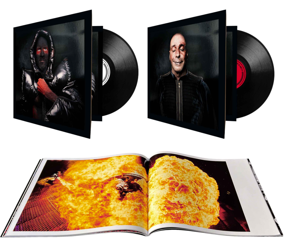 Zwei Vinyl-Schallplatten mit Porträts und ein offenes Fotobuch mit einer großen Flamme auf den Seiten.