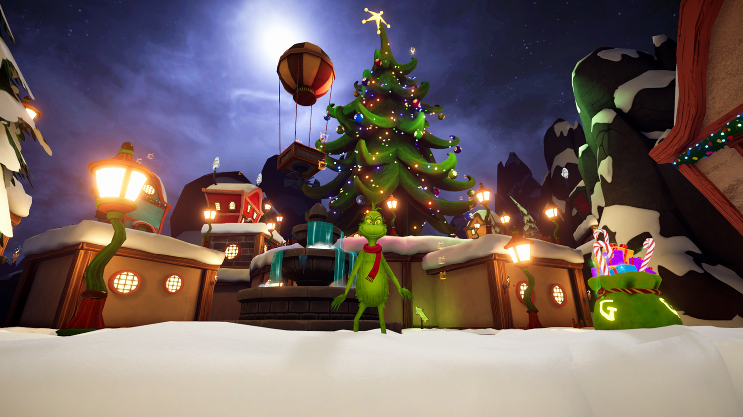 El Grinch está en un pueblo nevado con un gran árbol de Navidad decorado y luces por la noche.
